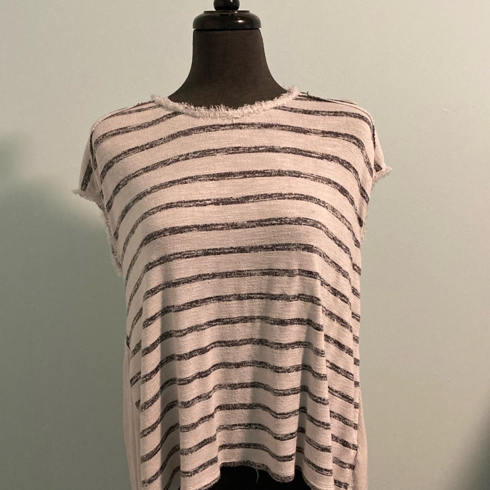 BUTTONS Large Women’s Striped High-low Blouse